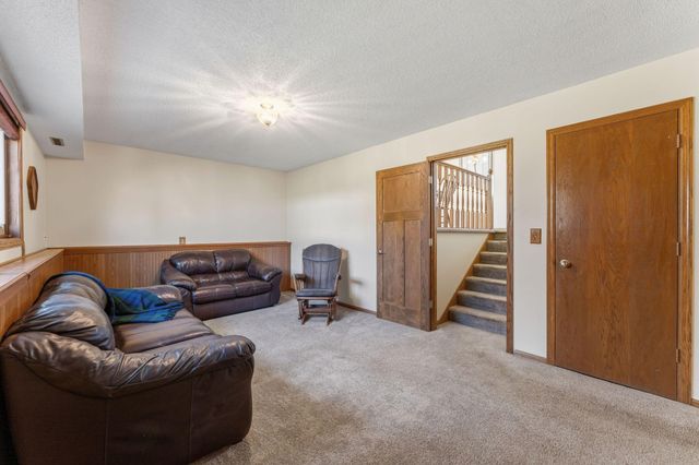 135 Old County Road C E, Little Canada, MN 55117