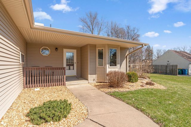 135 Old County Road C E, Little Canada, MN 55117