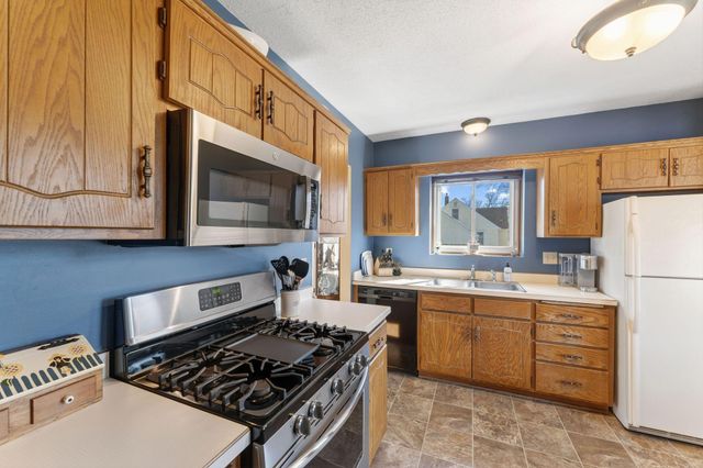 135 Old County Road C E, Little Canada, MN 55117