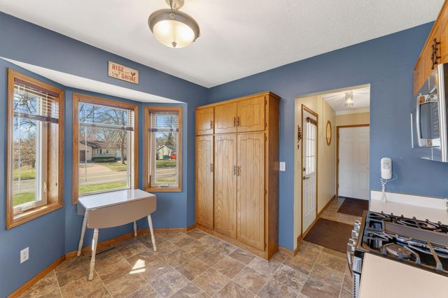 135 Old County Road C E, Little Canada, MN 55117