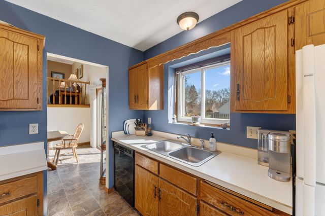 135 Old County Road C E, Little Canada, MN 55117