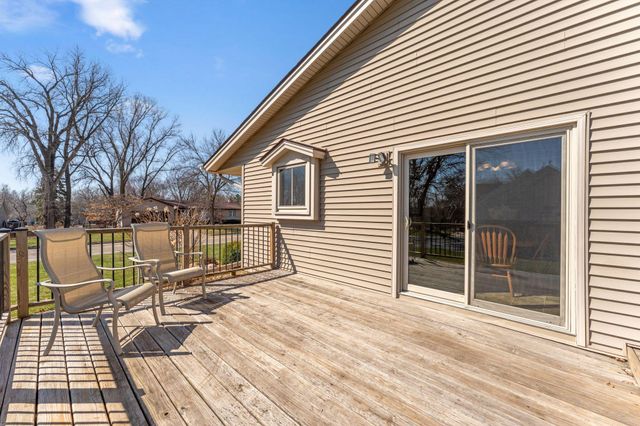 135 Old County Road C E, Little Canada, MN 55117