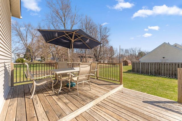 135 Old County Road C E, Little Canada, MN 55117