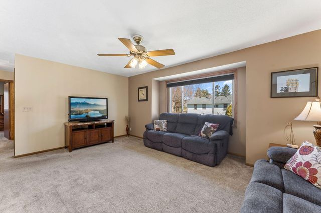 135 Old County Road C E, Little Canada, MN 55117