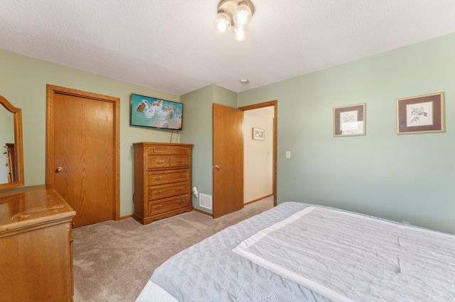 135 Old County Road C E, Little Canada, MN 55117