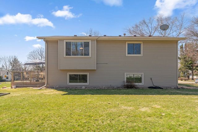 135 Old County Road C E, Little Canada, MN 55117