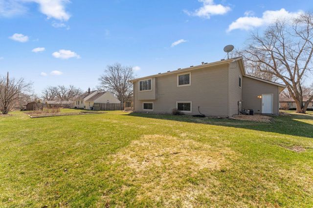 135 Old County Road C E, Little Canada, MN 55117