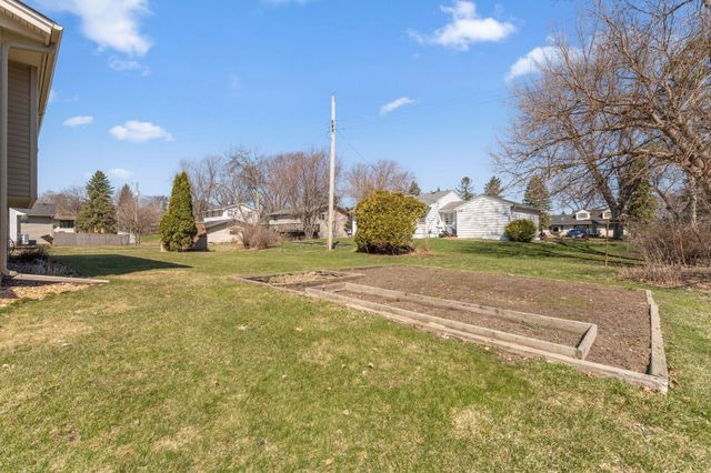 135 Old County Road C E, Little Canada, MN 55117