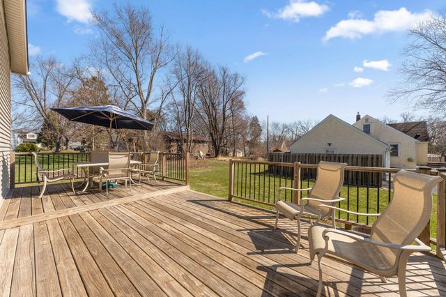 135 Old County Road C E, Little Canada, MN 55117