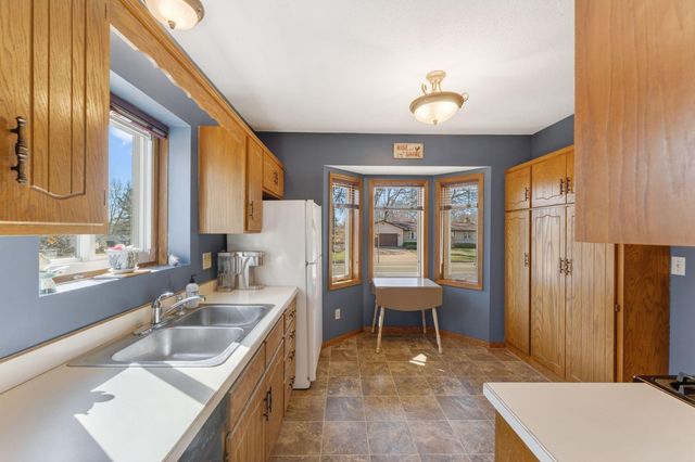 135 Old County Road C E, Little Canada, MN 55117