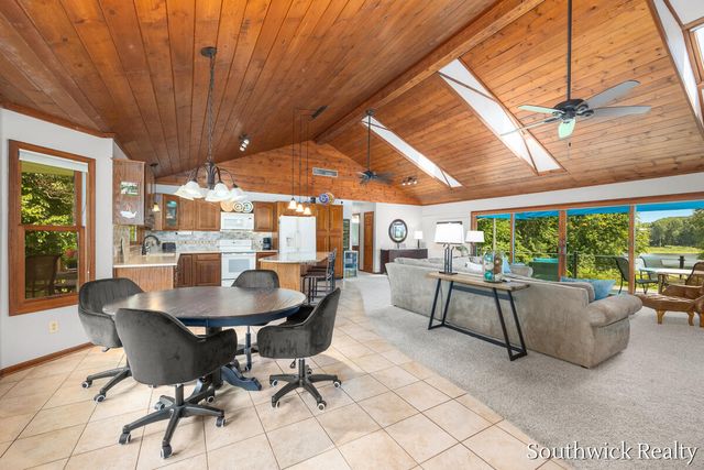 2484 Shadow Lake Court NE, Grand Rapids, MI 49505
