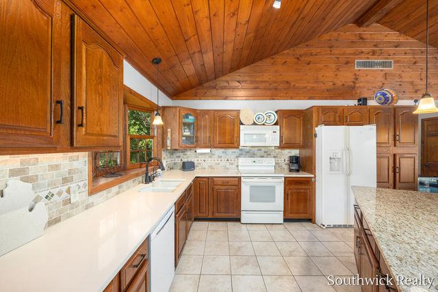 2484 Shadow Lake Court NE, Grand Rapids, MI 49505