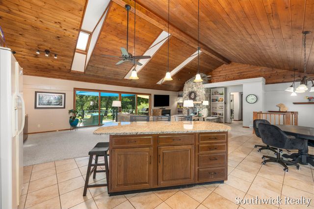 2484 Shadow Lake Court NE, Grand Rapids, MI 49505