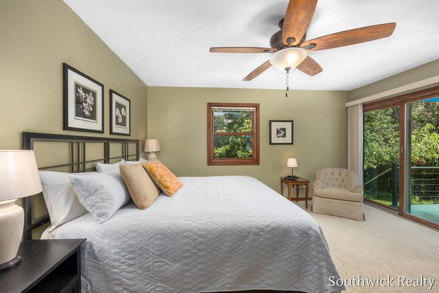 2484 Shadow Lake Court NE, Grand Rapids, MI 49505