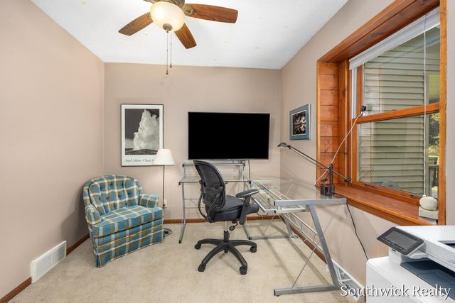 2484 Shadow Lake Court NE, Grand Rapids, MI 49505