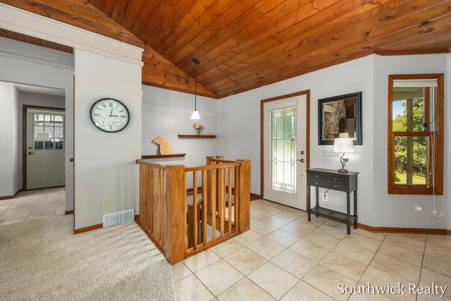 2484 Shadow Lake Court NE, Grand Rapids, MI 49505