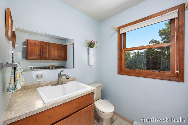 2484 Shadow Lake Court NE, Grand Rapids, MI 49505