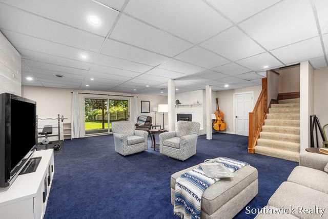 2484 Shadow Lake Court NE, Grand Rapids, MI 49505