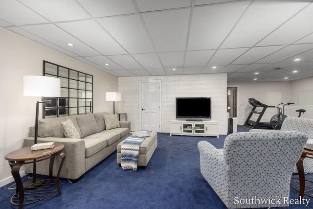 2484 Shadow Lake Court NE, Grand Rapids, MI 49505