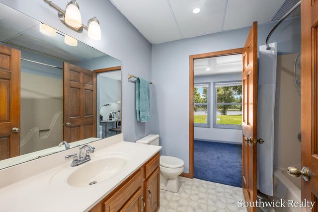 2484 Shadow Lake Court NE, Grand Rapids, MI 49505