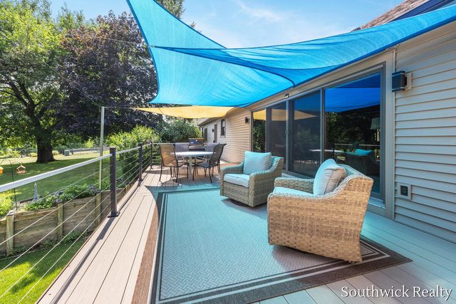2484 Shadow Lake Court NE, Grand Rapids, MI 49505