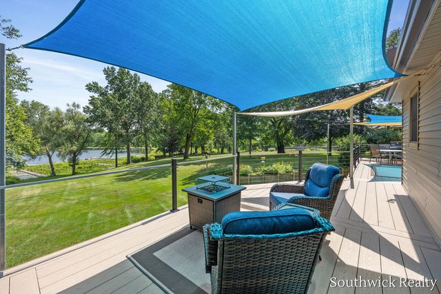 2484 Shadow Lake Court NE, Grand Rapids, MI 49505
