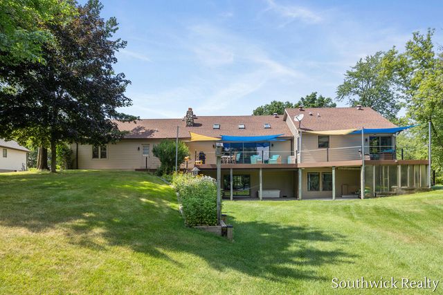 2484 Shadow Lake Court NE, Grand Rapids, MI 49505