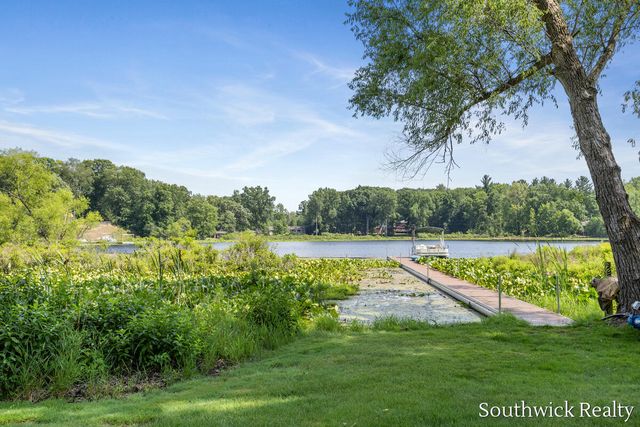 2484 Shadow Lake Court NE, Grand Rapids, MI 49505