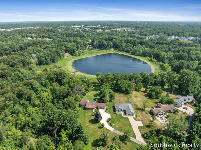 2484 Shadow Lake Court NE, Grand Rapids, MI 49505