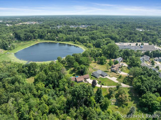 2484 Shadow Lake Court NE, Grand Rapids, MI 49505