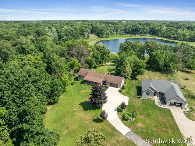 2484 Shadow Lake Court NE, Grand Rapids, MI 49505