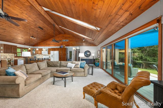 2484 Shadow Lake Court NE, Grand Rapids, MI 49505