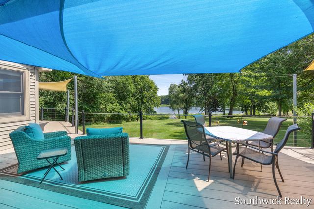 2484 Shadow Lake Court NE, Grand Rapids, MI 49505
