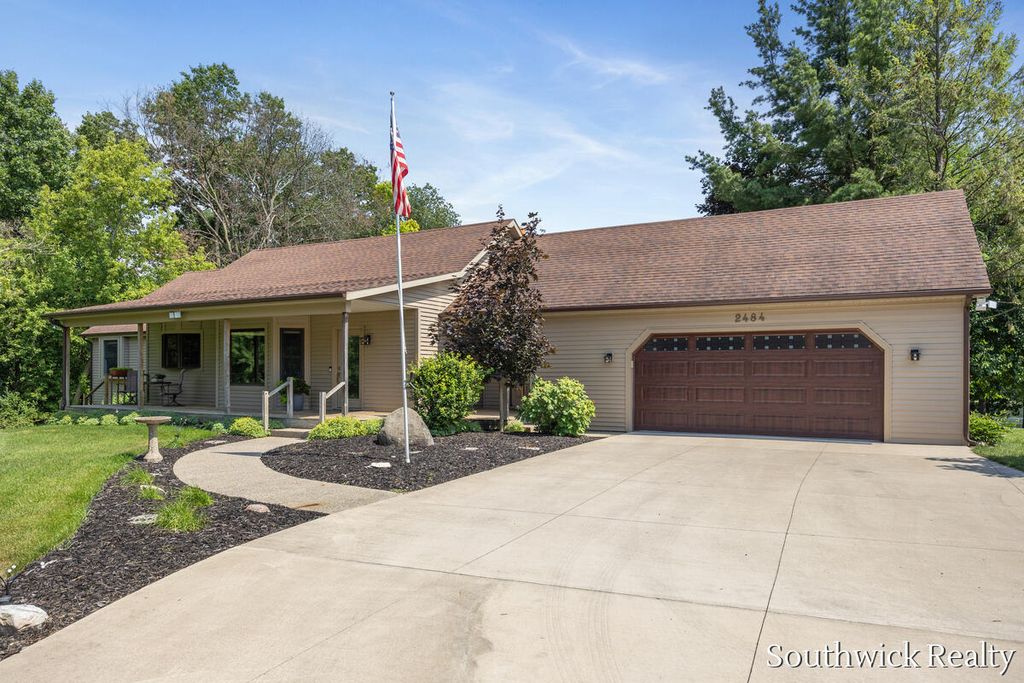 2484 Shadow Lake Court NE, Grand Rapids, MI 49505