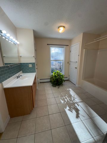 1 Long Society Road, Norwich, CT 06365