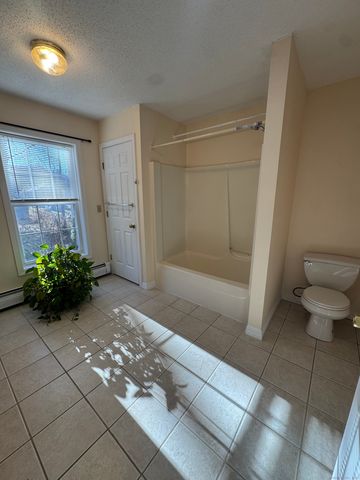 1 Long Society Road, Norwich, CT 06365