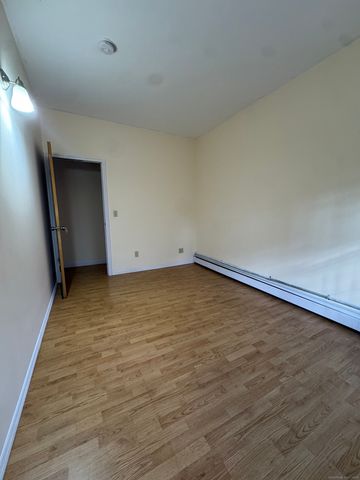 1 Long Society Road, Norwich, CT 06365