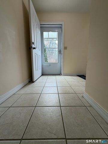 1 Long Society Road, Norwich, CT 06365