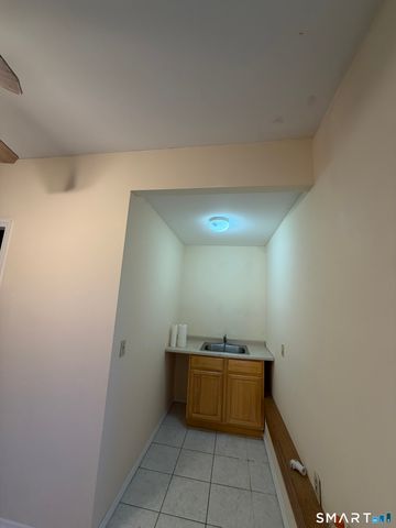 1 Long Society Road, Norwich, CT 06365