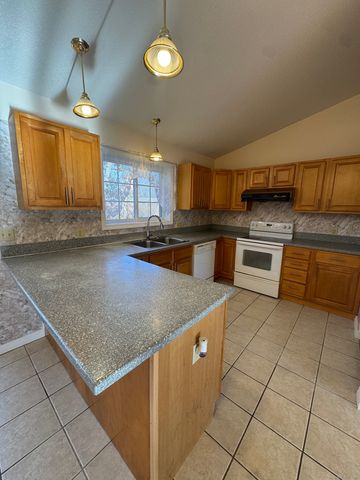 1 Long Society Road, Norwich, CT 06365