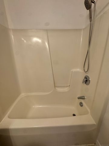 1 Long Society Road, Norwich, CT 06365