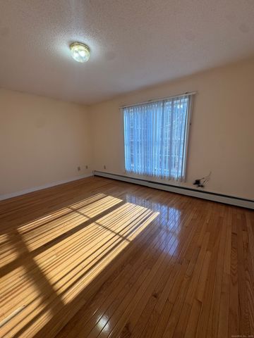 1 Long Society Road, Norwich, CT 06365