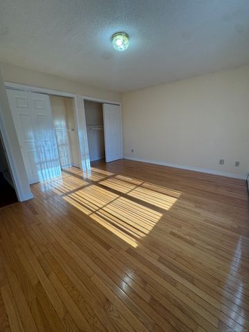 1 Long Society Road, Norwich, CT 06365