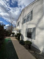 1 Long Society Road, Norwich, CT 06365