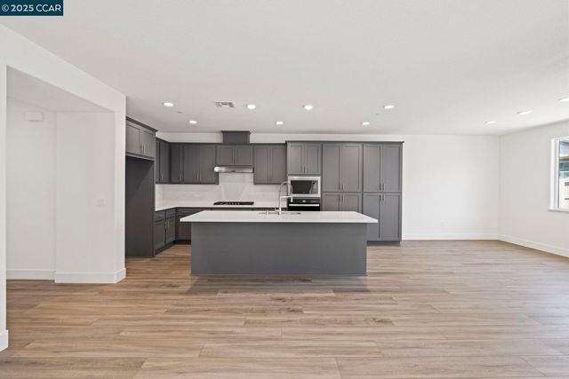 109 Bodega Drive, Lodi, CA 95240