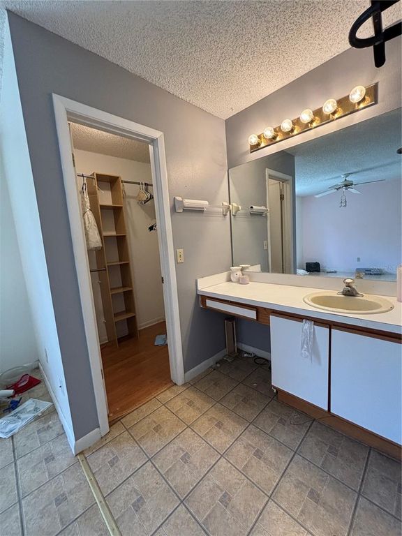 Image 14 of property listing at 11017 YORKSHIRE RIDGE COURT, Orlando, FL 32839