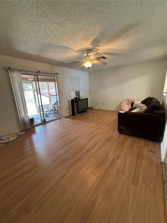 Image 9 of property listing at 11017 YORKSHIRE RIDGE COURT, Orlando, FL 32839