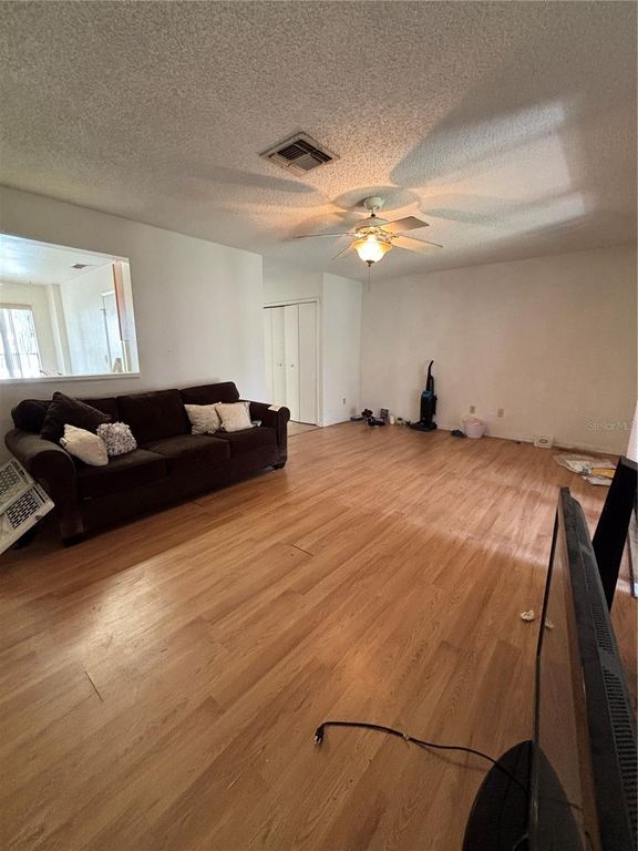 Image 10 of property listing at 11017 YORKSHIRE RIDGE COURT, Orlando, FL 32839