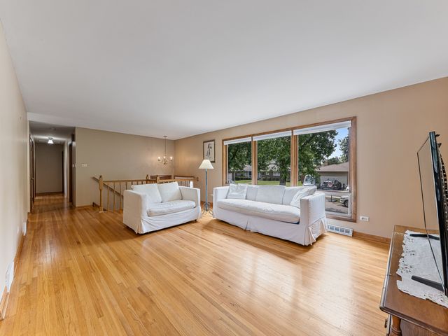 8624 W 145th Street, Orland Park, IL 60462