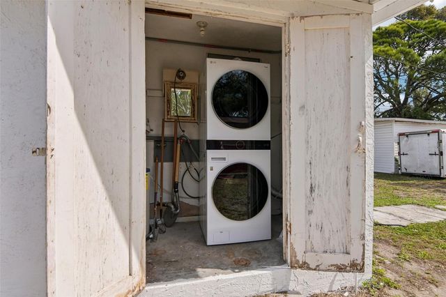 225 SE JEFFERSON CIRCLE N, St Petersburg, FL 33703